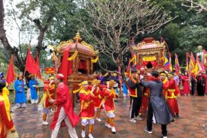 Quận Ba Đình khôi phục tập tục hát thờ trước Đền Linh Lang Đại vương