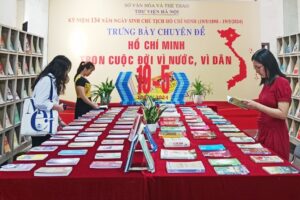 300 tài liệu Trưng bày sách, báo kỷ niệm 134 năm Ngày sinh Chủ tịch Hồ Chí Minh