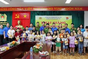 Thị xã Sơn Tây tổ chức lớp dạy bơi miễn phí cho trẻ em có hoàn cảnh khó khăn