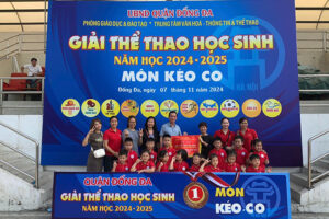 Hơn 800 em nhỏ tham dự Giải thi đấu môn nhảy bao bố và kéo co học sinh năm học 2024- 2025