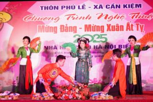 Tưng bừng Hội làng truyền thống Phú Lễ (xã Cần Kiệm, huyện Thạch Thất)