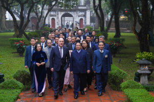 Thủ tướng Phạm Minh Chính cùng Thủ tướng New Zealand Christopher Luxon thăm Văn Miếu-Quốc Tử Giám