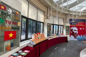 Trưng bày sách, báo “Hồ Chí Minh đẹp nhất tên Người”