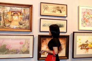 Chiêm ngưỡng hơn 200 bức tranh màu nước kết nối con người với thiên nhiên