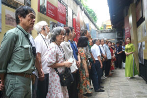 Trưng bày chuyên đề “Bút sắc, lòng son”: Viết nên khát vọng tự do giữa chốn lao tù