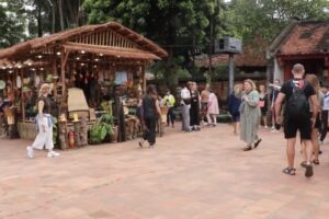 Văn Miếu- Quốc Tử Giám bức tranh rực rỡ màu sắc