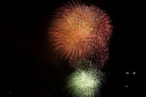 Mãn nhãn màn pháo hoa chào đón năm mới 2026 tại Hà Nội