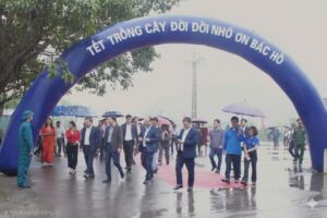 Xuân về, xã Tây Phương gieo mầm xanh nơi cửa thiền