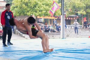 Giữ lửa thượng võ tại Hội vật truyền thống thôn Bùng