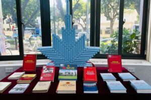 Giới thiệu hơn 300 tài liệu tại Trưng bày sách, báo “Quốc hội Việt Nam trong tiến trình đổi mới đất nước”