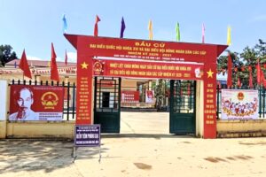 Xã Hòa Lạc rực rỡ sắc màu cổ động trực quan chào mừng ngày hội bầu cử