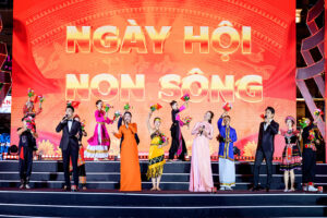 Dư âm Ngày hội bầu cử qua chương trình nghệ thuật tại Quảng trường Đông Kinh Nghĩa Thục