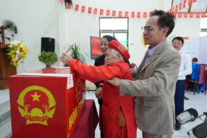 Cập nhật diễn biến cuộc bầu cử: Hơn 70% cử tri Hà Nội bỏ phiếu tính đến 11h30