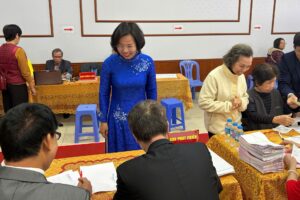 Đồng chí Bùi Huyền Mai động viên cử tri phường Tây Hồ