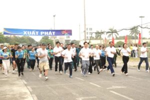 Hơn 1.000 người tham gia Ngày chạy Olympic, lan tỏa tinh thần rèn luyện thân thể tại xã Thanh Oai