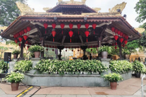 Hàng nghìn bông loa kèn “đánh thức” không gian Nhà Bát Giác trước giờ G Live Concert “Hà Nội bình yên”