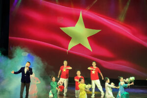 Sôi nổi chương trình biểu diễn nghệ thuật chào mừng các ngày lễ lớn trong tháng 4 và tháng 5 tại Hà Nội