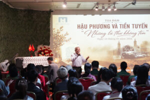 Những lá thư không tem kể câu chuyện của một thời hoa lửa