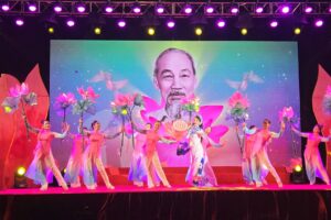 Rộn ràng lời ca ơn Bác ở phường Phú Diễn