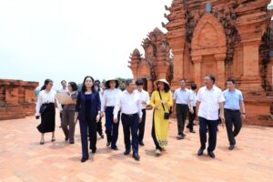 Tiếp nhận Làng Văn hóa – Du lịch các dân tộc Việt Nam sẽ mở “cú hích” chiến lược cho trục phát triển phía Tây Thủ đô