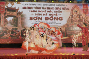 Xã Sơn Đồng tổ chức chương trình văn nghệ chào mừng làng nghề điêu khắc sơn mỹ nghệ trở thành thành viên Mạng lưới các Thành phố thủ công sáng tạo Thế giới