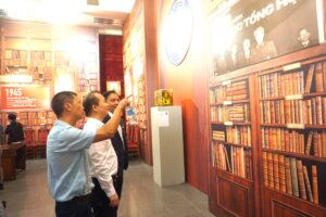 Khai mạc triển lãm “120 năm Đại học Quốc gia Hà Nội – Truyền thống giáo dục tinh hoa và khai phóng”