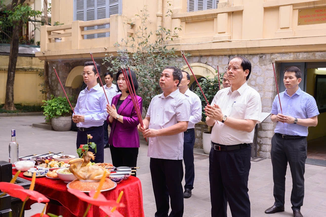 Lãnh đạo thành phố Hà Nội dâng hương tưởng niệm Tổng Bí thư Trần Phú