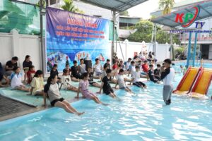 Xã Kiều Phú khai mạc lớp phổ cập bơi phòng, chống đuối nước, tai nạn thương tích cho trẻ em hè năm 2026