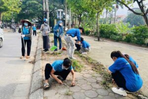 Phường Tây Tựu ra quân hưởng ứng phong trào thi đua “Toàn dân chung tay bảo vệ môi trường, vì Thủ đô xanh, sạch, đẹp”