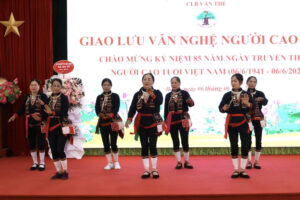 Sôi nổi giao lưu văn nghệ người cao tuổi Ba Vì