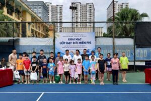 Đông Ngạc tổ chức lớp dạy bơi miễn phí cho trẻ em có hoàn cảnh khó khăn