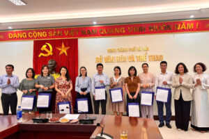 Gặp mặt thăm hỏi, tặng quà tri ân gia đình chính sách, thân nhân cán bộ, công chức, người lao động thuộc Sở