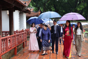 Đoàn đại biểu Ban Tổ chức Trung ương Đảng Nhân dân Cách mạng Lào thăm Di tích Quốc gia đặc biệt Văn Miếu – Quốc Tử Giám
