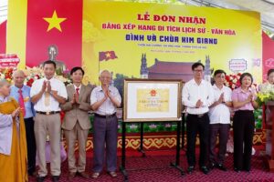 Xã Ứng Hòa đón nhận Bằng xếp hàng Di tích lịch sử cấp thành phố Đình và chùa Kim Giang