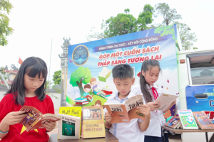 Xã An Khánh lan toả văn hoá đọc với mô hình “Thư viện số – Chuyến xe tri thức”