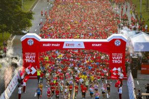 Khoảng 14.000 vận động viên tranh tài Giải Marathon Quốc tế Hà Nội Techcombank mùa thứ 5