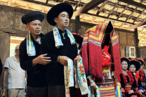 Rực rỡ lễ cưới truyền thống của người Dao Đỏ