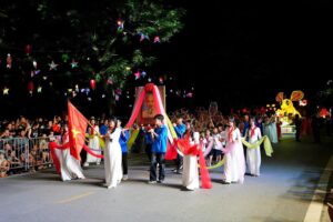 Rộn ràng Hội thi mô hình Đèn Trung thu Sơn Tây lần 2